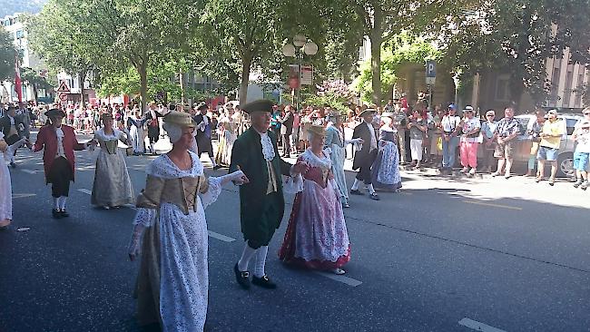 Impressionen vom Festumzug in Sitten anlässlich des Beitritt des Kantons Wallis zur Eidgenossenschaft vor 200 Jahren.