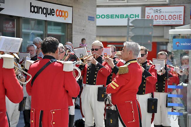 Die Grenadier Musik Zürich erwies Sitten die Ehre.