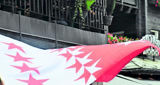 Sch&ouml;n. Jodlerinnen und Jodler aus Bern in ihren traditionellen Trachten. 