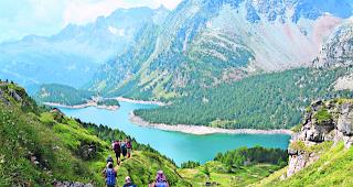 Natursch&ouml;nheit. Abstieg zum malerisch gelegenen Codelago (Lago di Devero) oberhalb von Crampiolo. 