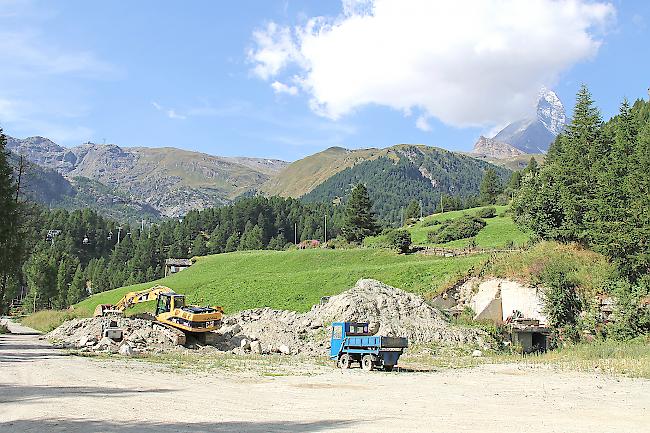 Idealer Standort? Am südlichen Ende des Dorfes könnte in Zermatt ein Schwimmbad entstehen.