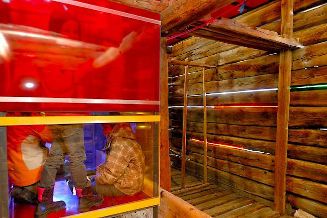 Im Spaceroom: Kinder unterhalten sich in einem der Terbiner «Spillhiischer».