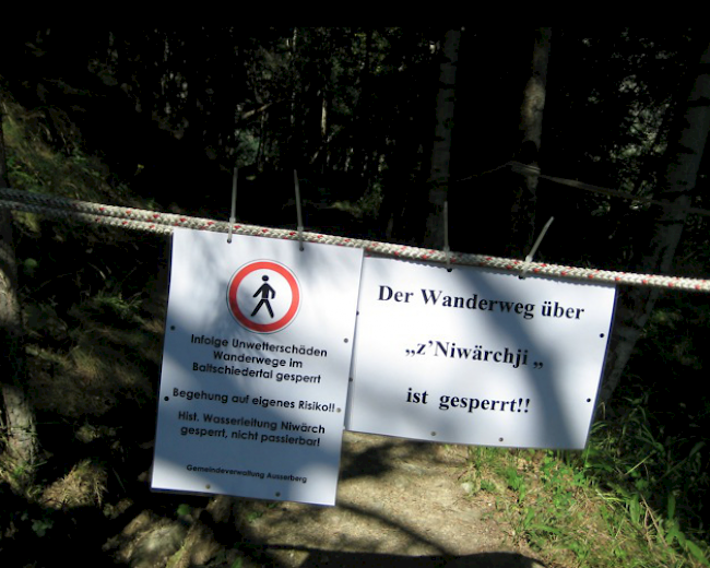 Am vergangenen Wochenende wurden mehrere Teilstrecken im Baltschiedertal teilweise stark beschädigt. Die intensiven Regenfälle haben dazu geführt, dass massig Geröll herunterkam und unter anderem die Wanderwege in Mitleidenschaft gezogen hat.  (Andreas Gossweiler)