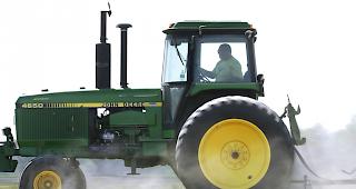 Ein Traktorfahrer ist im Simmental t&ouml;dlich verungl&uuml;ckt. (Symbolbild)