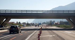 Ohne Pause. Der fehlbare Fahrer war im Unterwallis auf der Autobahn unterwegs (Symbolbild).