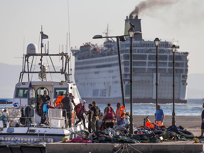 Die Fähre "Eleftherios Venizelos" mit syrischen Flüchtlingen an Bord am Mittwoch beim Ablegen von der Insel Kos in Richtung Thessaloniki.