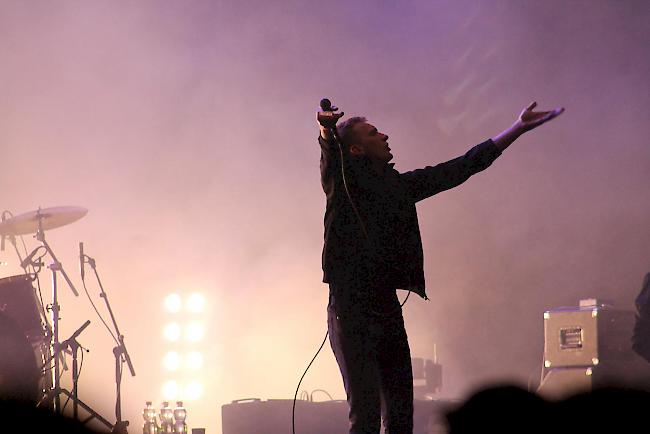 «Kraftklub» sprang am Donnerstag spontan für «Die Toten Hosen» am Open Air Gampel ein