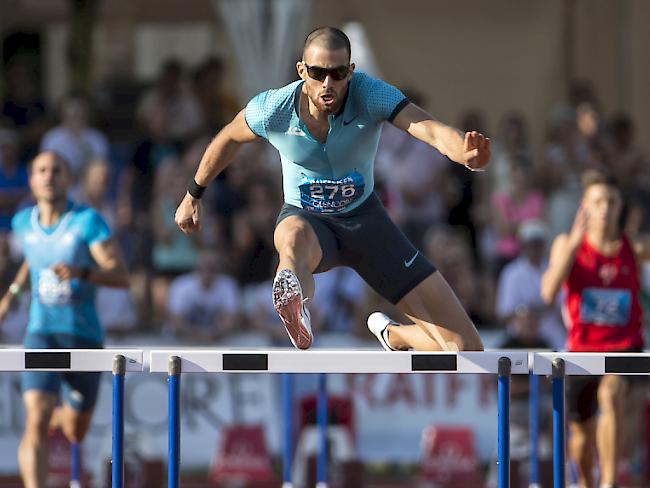 Kariem Hussein während dem 400m-Hürden-Final bei den Schweizer Leichtathletik Meisterschaften 2015 in Zug