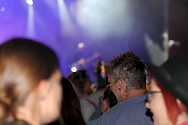 Die «Ersatzband» namens «Kraftklub» trat am Donnerstagabend anstelle der «Toten Hosen» auf.