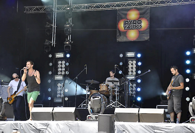 «Pyrotastics» bei ihrem Auftritt vom Freitag am Open Air Gampel.