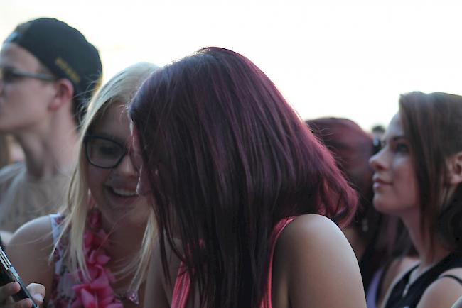 Fans am Konzert von Seether am Freitagabend am Open Air Gampel.