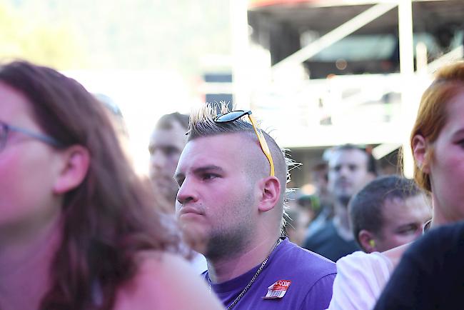 Fans am Konzert von Seether am Freitagabend am Open Air Gampel.