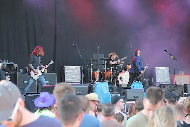 Fans am Konzert von Seether am Freitagabend am Open Air Gampel.