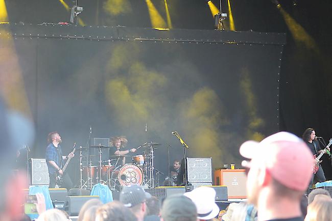 Fans am Konzert von Seether am Freitagabend am Open Air Gampel.