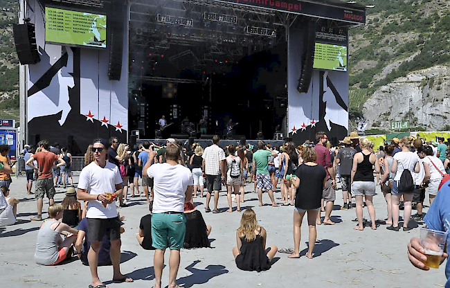 ​Bei sommerlichen Temperaturen von fast 30 Grad startete in Gampel der zweite Festivaltag