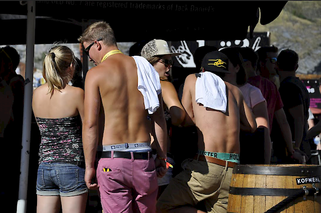 ​Bei sommerlichen Temperaturen von fast 30 Grad startete in Gampel der zweite Festivaltag