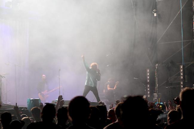 Der Auftritt von «Awolnation» mit dem Sänger mit den stahlblauen Augen, Aaron Bruno: Am Freitagabend legten sie am Open Air Gampel einen genialen Auftritt hin.