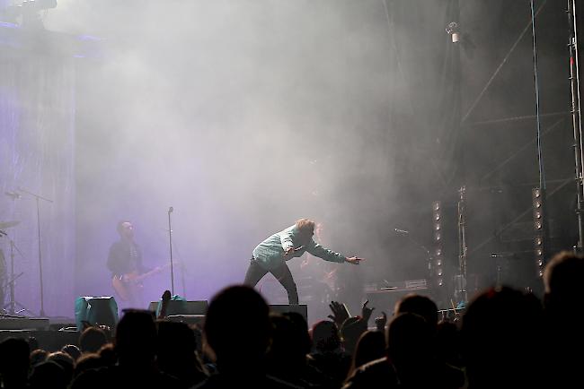 Der Auftritt von «Awolnation» mit dem Sänger mit den stahlblauen Augen, Aaron Bruno: Am Freitagabend legten sie am Open Air Gampel einen genialen Auftritt hin.