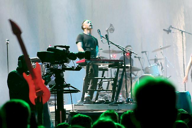 Der Auftritt von «Awolnation» mit dem Sänger mit den stahlblauen Augen, Aaron Bruno: Am Freitagabend legten sie am Open Air Gampel einen genialen Auftritt hin.