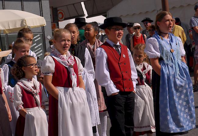 Schnappschüsse aus Siders, wo heute Samstag das 56. Walliser Joldertreffen über die Bühne geht.