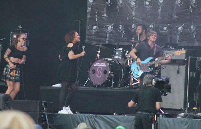 Stefanie Heinzmann auf der Red Stage