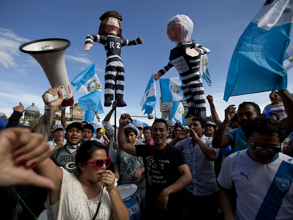 Tausende Menschen fordern Rücktritt von Guatemalas ...