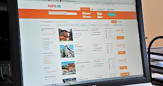 Immer mehr Leute reservieren ihr Hotelzimmer &uuml;ber Buchungsportale wie &laquo;Hotel.de&raquo;.
