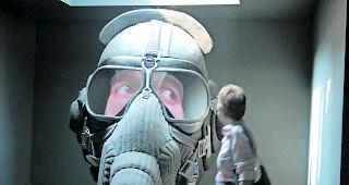 Schau mir in die Augen. &laquo;R&auml;ume&raquo; heisst dieses Werk, das die K&uuml;nstlerin Irina Nakhova im russischen Pavillon zeigt. 