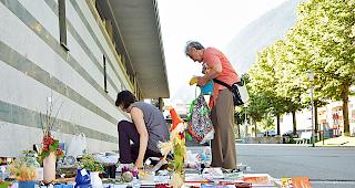 Der Flohmarkt zieht von Brig nach Naters.