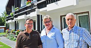 Architekt Guido Sprung, Pflegedienstleiterin Marie-Therese Albrecht-Grichting und Heimleiter Benno Tscherrig.
