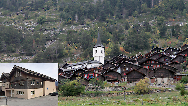 Das leer stehende Schulhaus (kleines Foto) in Erschmatt soll zum Ort der Begegnung werden. 