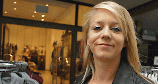 Kathrin Sanginiti aus Brig: &laquo;Mir tun die Menschen schon leid, vor allem Familien und Kinder. Ich finde bloss, dass man nicht allen helfen kann. Ich komme aus Deutschland und dort ist die Lage im Moment sehr angespannt. Man darf &uuml;ber die ganze Fl&uuml;chtlingsproblematik hinweg das eigene Volk nicht vergessen, Obdachlose zum Beispiel, die auch auf Hilfe angewiesen sind. Die Schweiz ist meiner Meinung nach sehr freundlich zu Ausl&auml;ndern. Aus eigenen Erfahrungen kann ich sagen, dass man offen sein und sich integrieren muss, dann klappt es. Ich frage mich, ob Europa diese Fl&uuml;chtlingsstr&ouml;me auffangen kann und woher die Gelder daf&uuml;r kommen?&raquo;