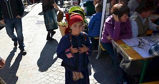 Keiner zu klein, um mit beladener &laquo;Tschiffra&raquo; durch die Gassen zu ziehen.