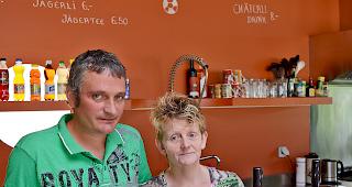 Helmut Pfammatter und Andrea Jordan f&uuml;hren die Buvette.