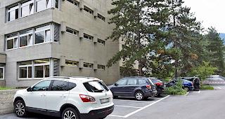 Die Parksituation beim Schulhaus &laquo;Sand&raquo; sorgt f&uuml;r Unmut.