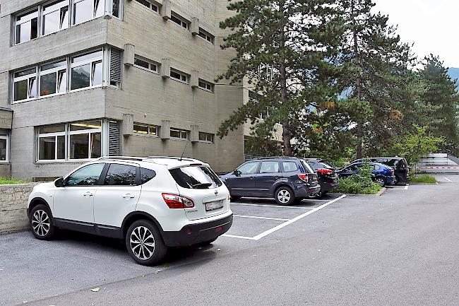 Die Parksituation beim Schulhaus «Sand» sorgt für Unmut.