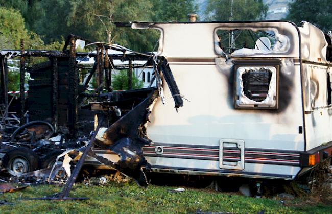 Das Feuer ist in einem leerstehenden Wohnwagen ausgebrochen. Die Brandursache ist derzeit noch unklar. 