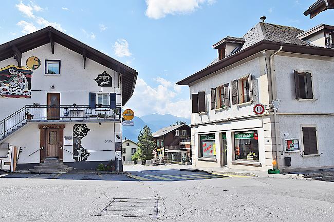 Das Restaurant (l.) öffnet wieder, die Zukunft des Konsums gegenüber ist nicht gesichert.