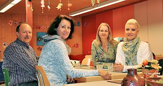 Mathias Bellwald, Stadtrat Brig-Glis, Beatrice Studer, Mitarbeiterin, Claudia Volken, Betriebsleiterin Kita Ringelrejia, Anja Lambrigger, Pr&auml;sidentin Verein Kita Ringelrejia (v.l.).