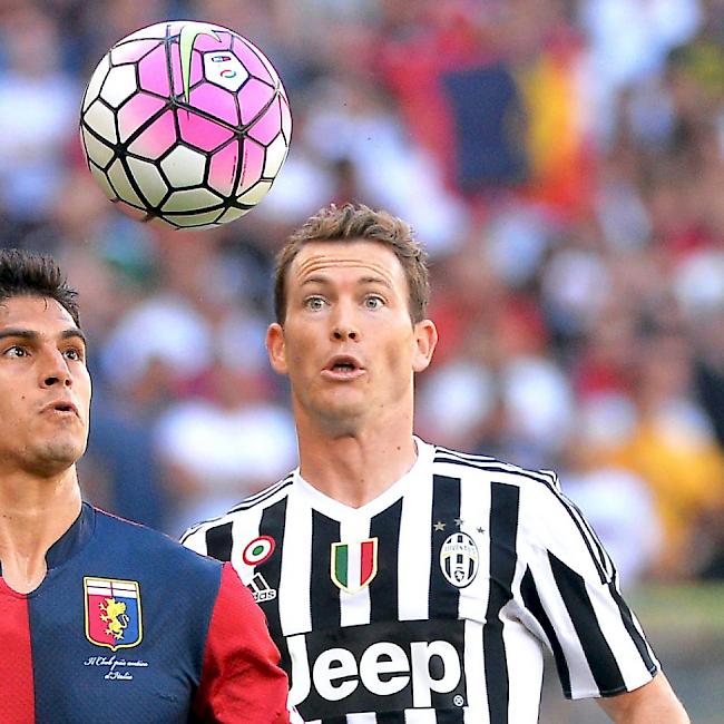 Stephan Lichtsteiner (rechts) musste hospitalisiert werden