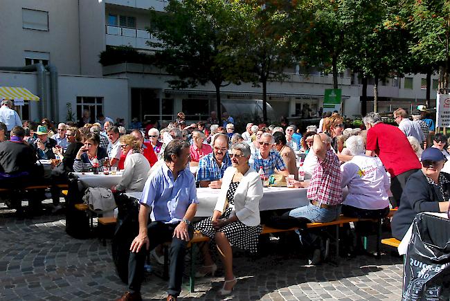 Wer eine Pause brauchte, gesellte sich zu den Kollegen an den Tisch. 