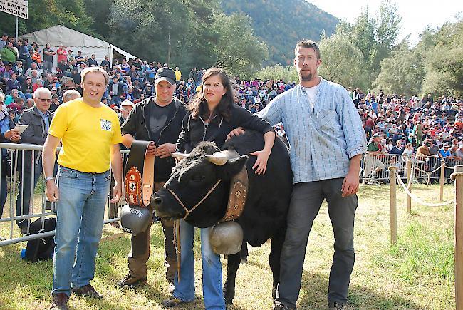 Bei den Rindern siegte "Saphira" von Michel und Stephanie Zurbriggen aus Saas-Grund. 