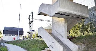 Der Treppenabgang am Bahnhof in Turtmann wird demn&auml;chst beleuchtet.