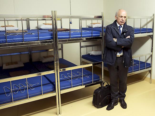 Laut Bundesrat Ueli Maurer hat es in den Zivilschutzanlagen in der Schweiz zur Not kurzfristig Platz für 50