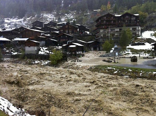 Apokalytisch. Nie zuvor wie in einem Oktober führte die Lonza am 10. Oktober 2011 bei Blatten im Lötschental derart viel Wasser. 