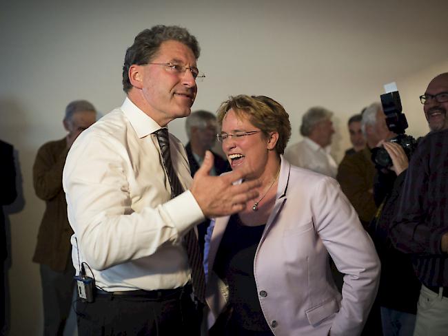 Der wiedergewählte Bündner SVP-Nationalrat Heinz Brand (l.) mit der neu gewählten Magdalena Martullo-Blocher an der Wahlfeier der SVP-Graubünden in Chur. Brand gilt als möglicher Kandidat für einen zweiten SVP-Bundesratssitz