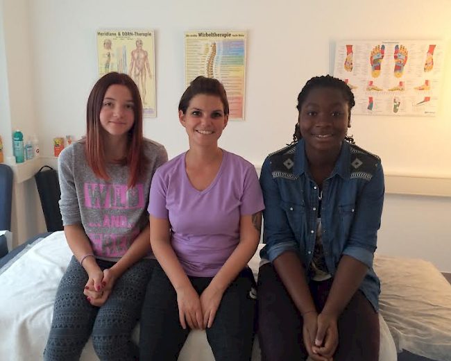 Jugendarbeitsstelle Oberwallis startet in die SpecialWeek: Massageteam mit Diplomierter Berufsmasseurin Vanessa Zumofen