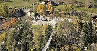 An Spitzentagen queren bis zu 1000 G&auml;ste die Br&uuml;cke. 