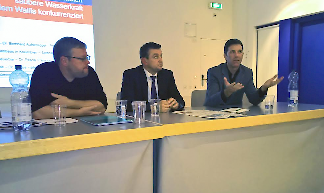 Die Referenten Stefan Suhner von der Arbeitsgruppe Schweiz Kolumbien, Dr. Pascal Previdoli, Leiter Abteilung Energieirtschaft & Stv. Direktor Bundesamt für Energie und Dr. Dionys Hallenbarter, strategischer Energieberater im Bereich erneuerbare Energien ewz in Zürich
