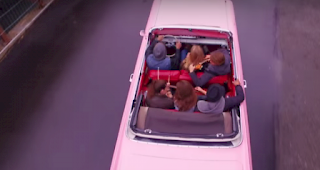 Unterwegs: Die Bandmitglieder im Video.